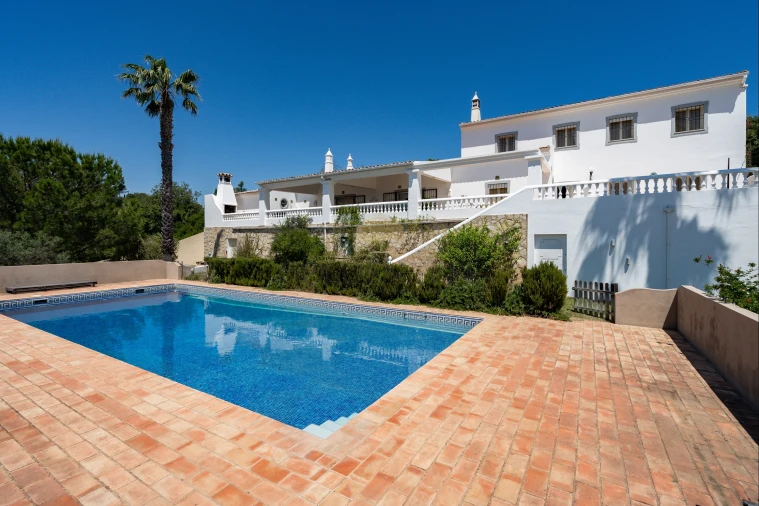 Moradia T5 para Venda em Loule (São Sebastião)