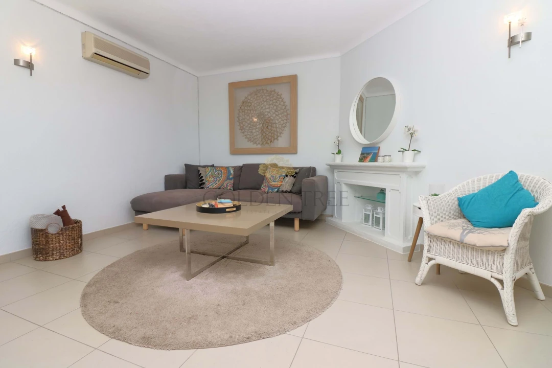 Apartamento T2 para Venda em Almancil Foto 5