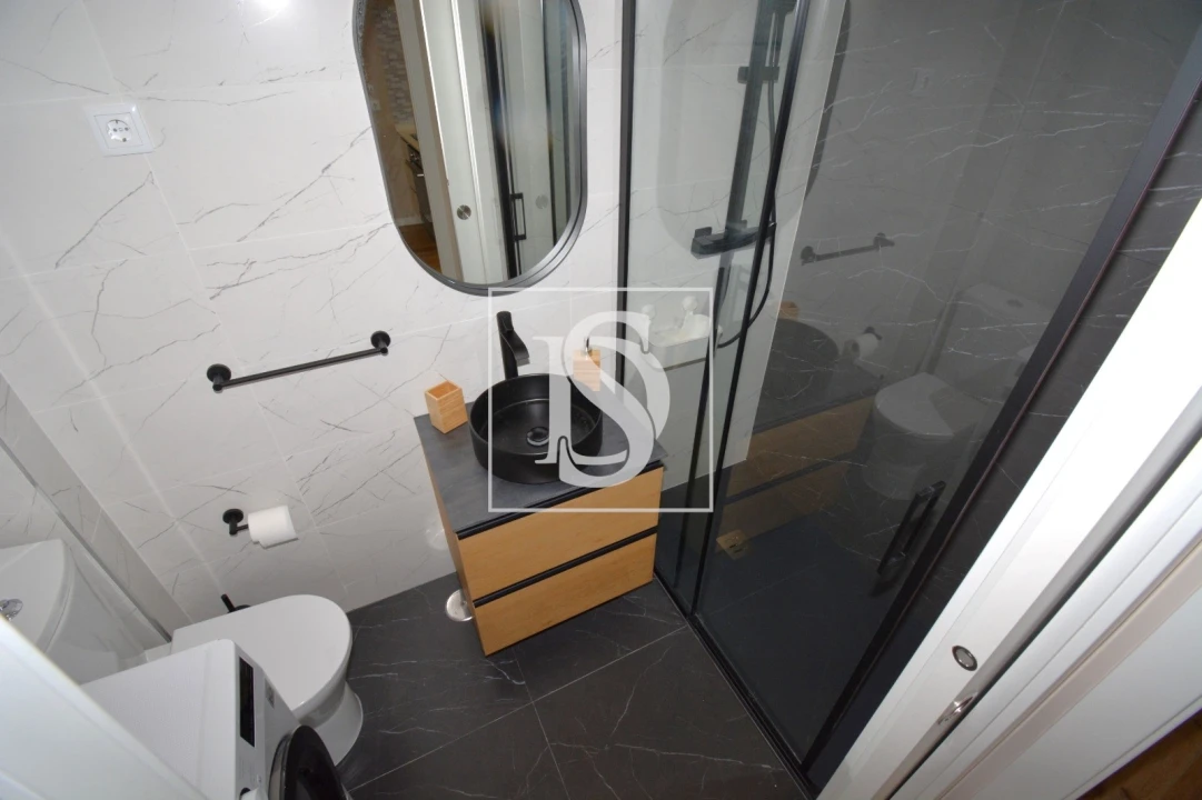 Apartamento T1 para Venda em Sé, Santa Maria e Meixedo Foto 7