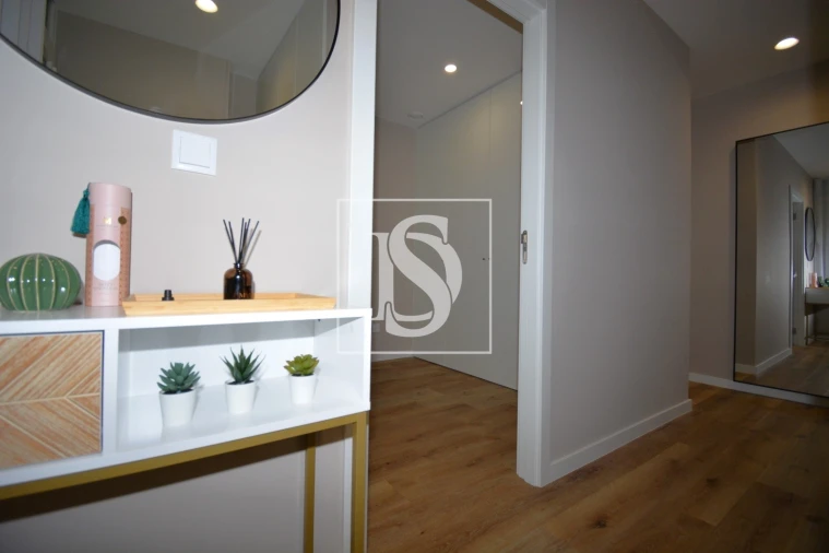 Apartamento T1 para Venda em Sé, Santa Maria e Meixedo Foto 1