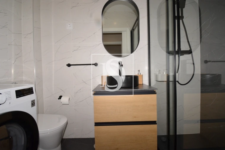 Apartamento T1 para Venda em Sé, Santa Maria e Meixedo Foto 6