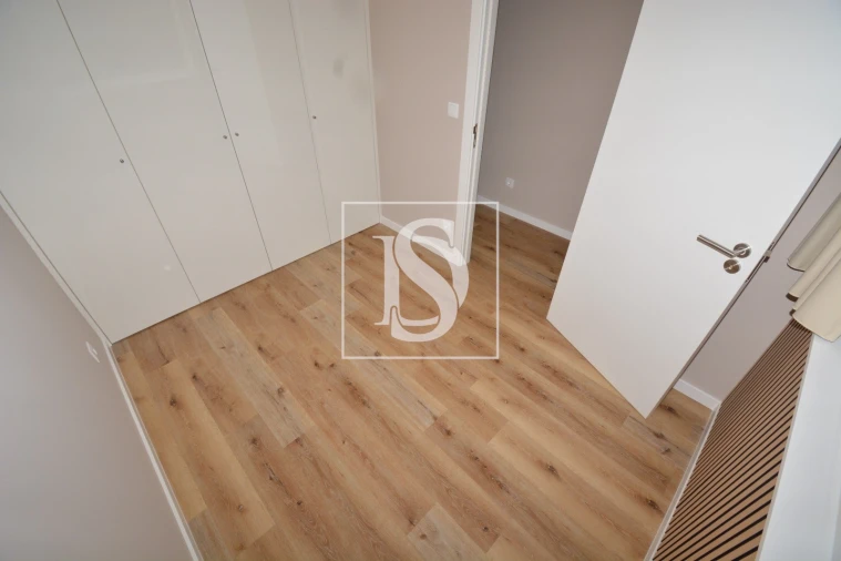 Apartamento T1 para Venda em Sé, Santa Maria e Meixedo Foto 10