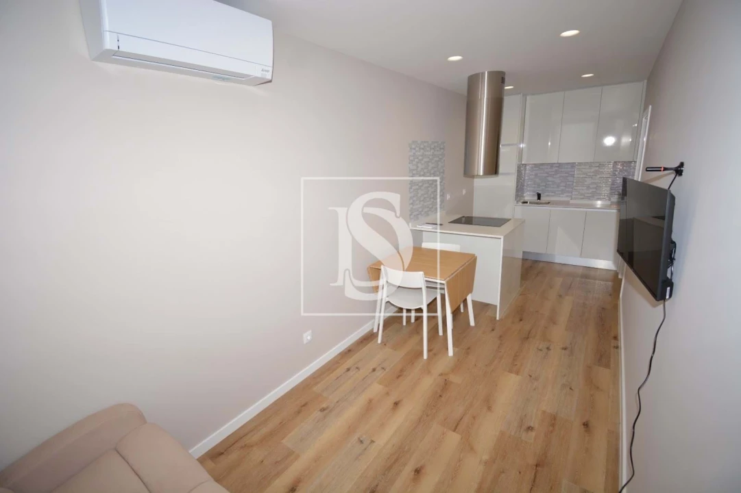 Apartamento T1 para Venda em Sé, Santa Maria e Meixedo Foto 4