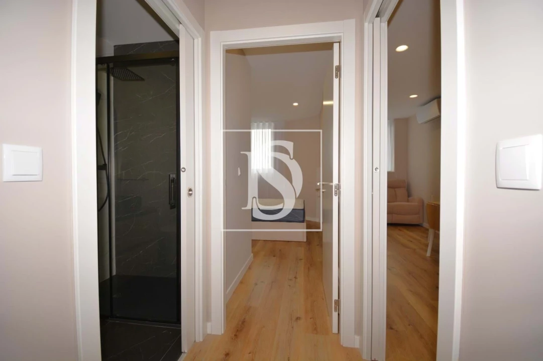 Apartamento T1 para Venda em Sé, Santa Maria e Meixedo Foto 3