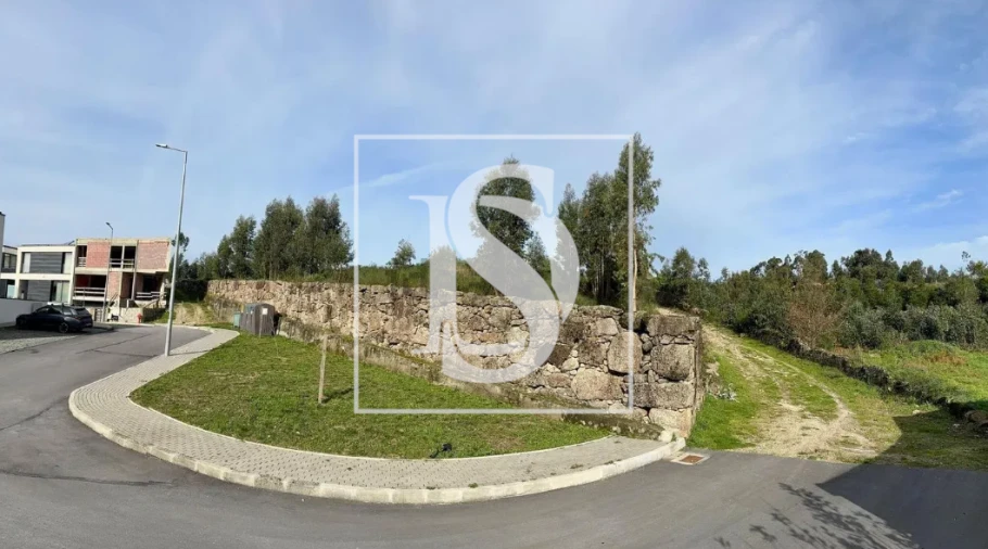 Terreno para Venda em Santo Tirso, Couto (Santa Cristina e São Miguel) e Burgães Foto 1