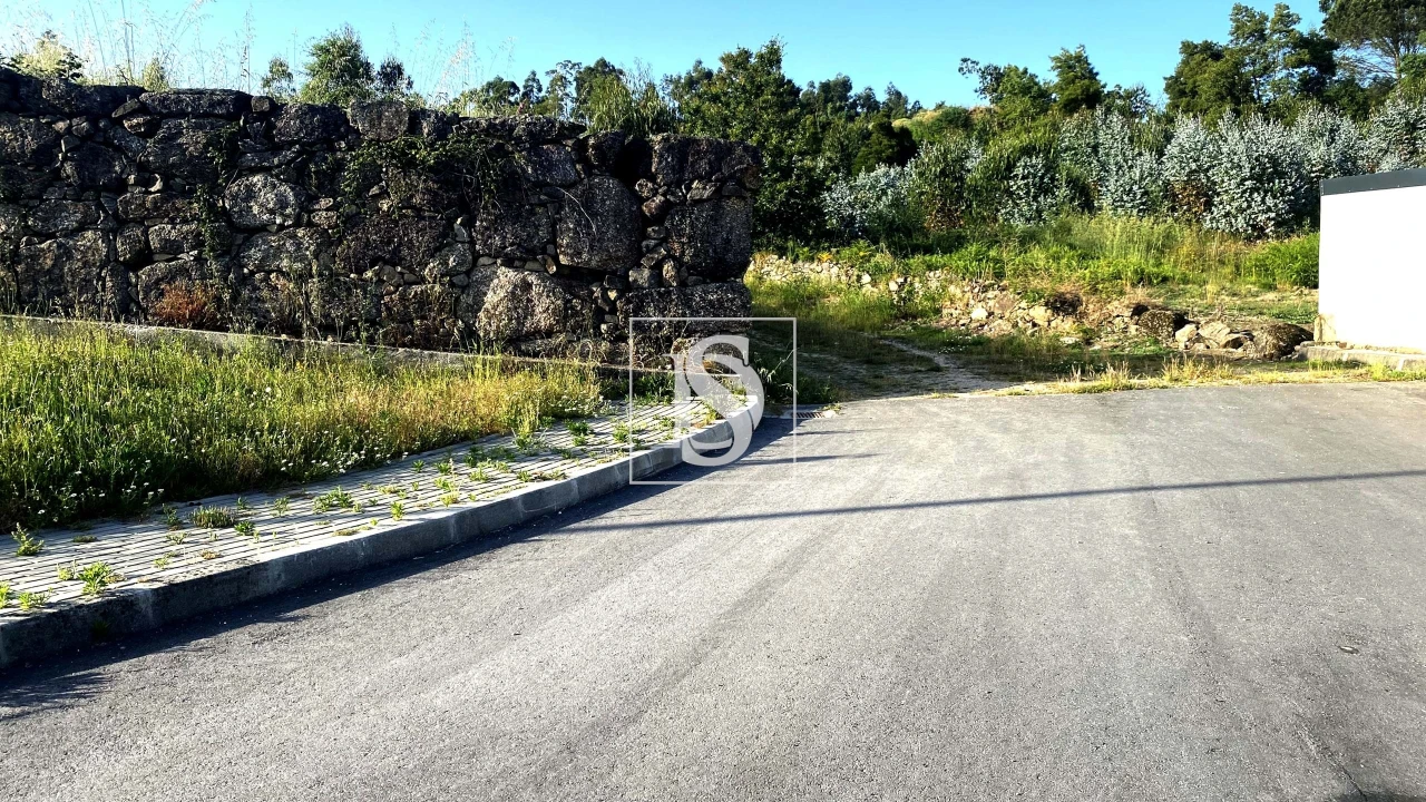 Terreno para Venda em Santo Tirso, Couto (Santa Cristina e São Miguel) e Burgães Foto 3