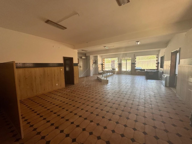 Loja para Arrendamento em Arrifana Foto 4