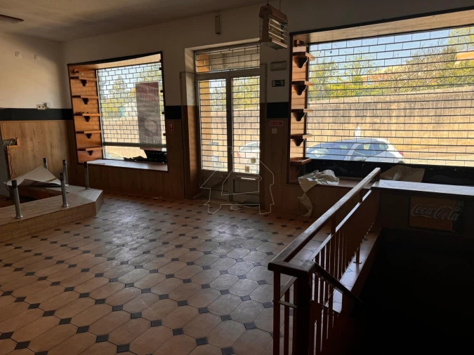 Loja para Arrendamento em Arrifana Foto 2