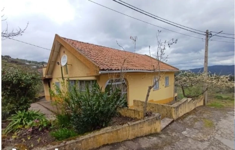 Moradia T3 para Venda em São Cosmado