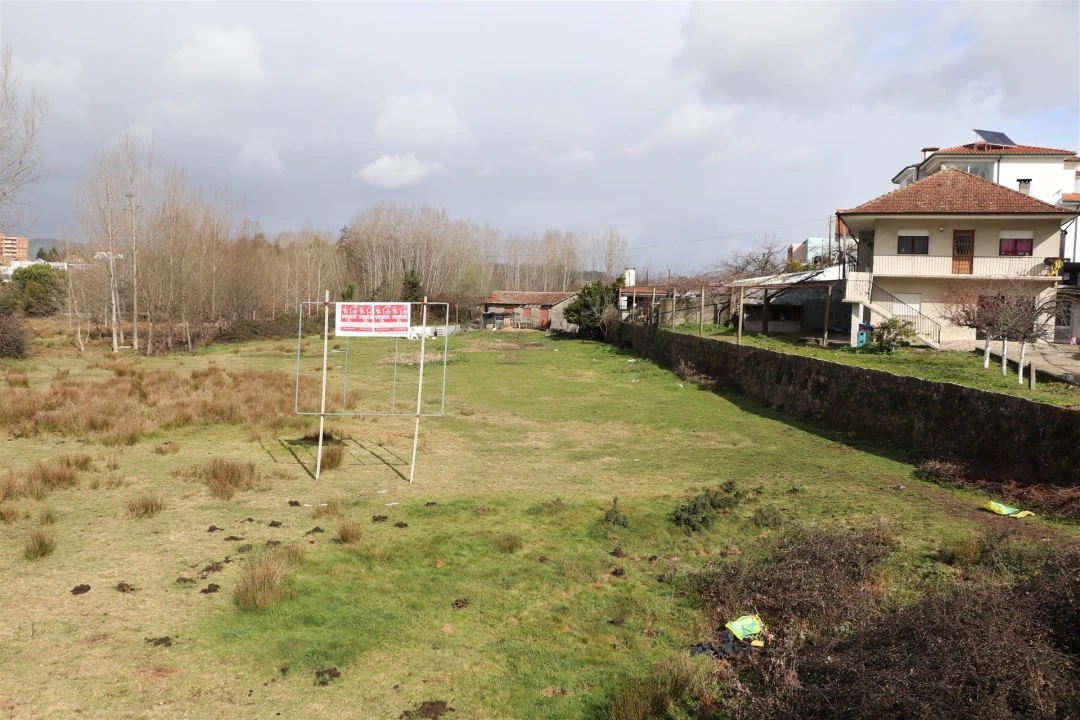 Terreno para Venda em Paços de Ferreira Foto 1