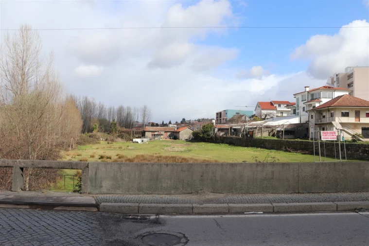 Terreno para Venda em Paços de Ferreira Foto 3
