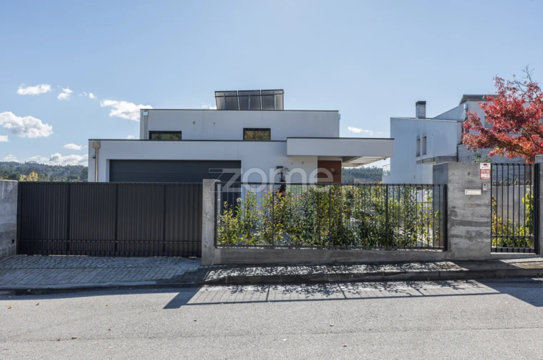 Moradia T4 para Venda em Tabua Foto 2