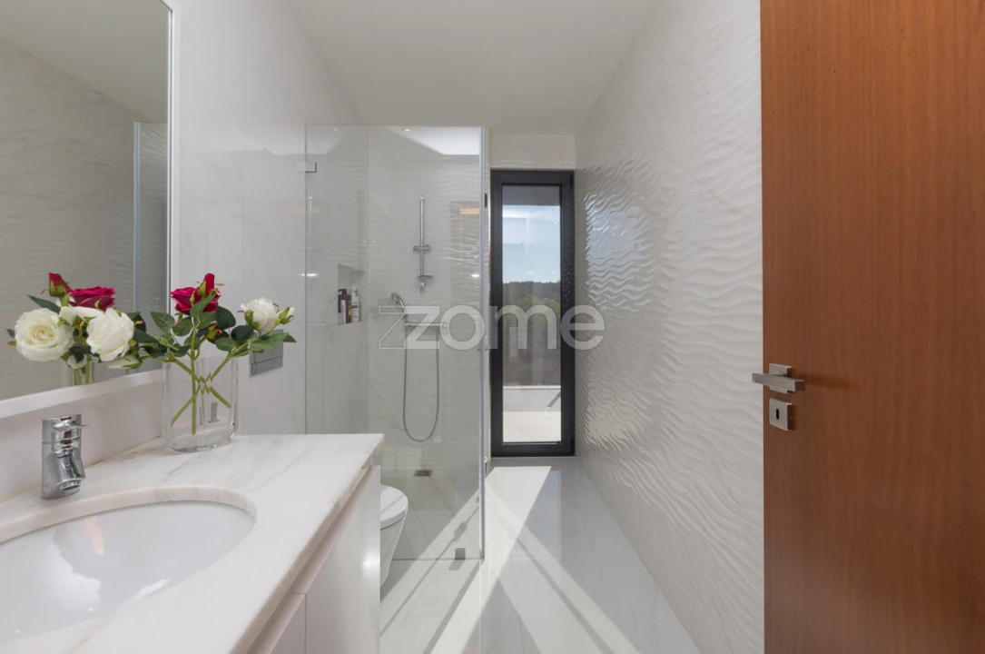 Moradia T4 para Venda em Tabua Foto 8