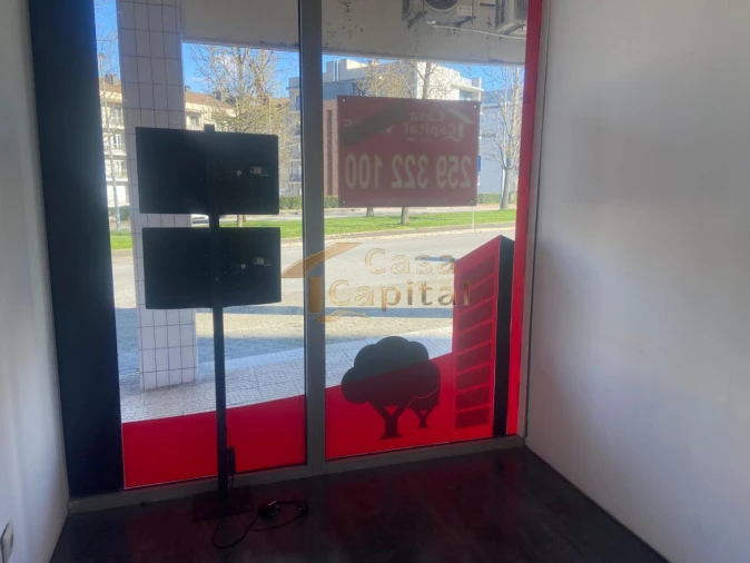 Loja para Arrendamento em Nossa Senhora da Conceição, São Pedro e São Dinis Foto 11