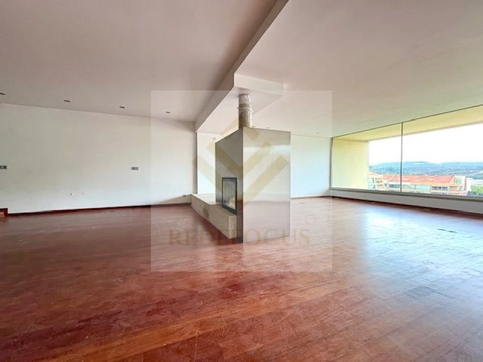 Moradia T3 para Venda em São João da Madeira Foto 24