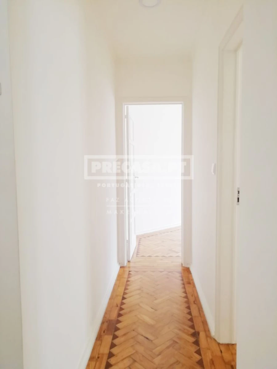 Apartamento T2 para Venda em Penha de França Foto 19