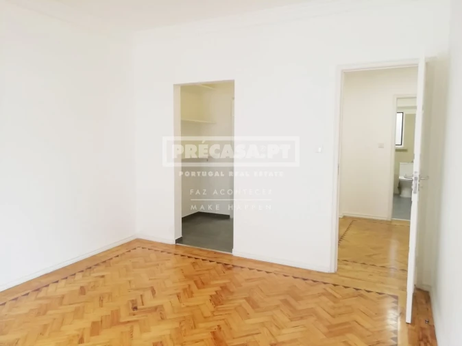 Apartamento T2 para Venda em Penha de França Foto 4