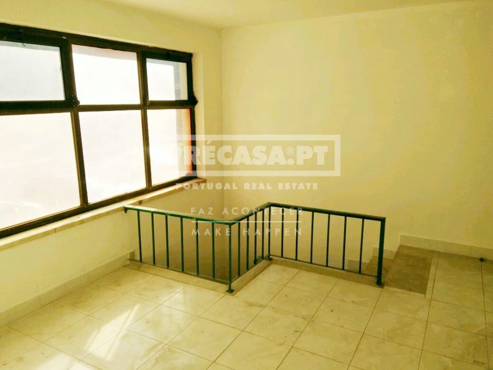 Loja para Arrendamento em Massamá e Monte Abraão Foto 14