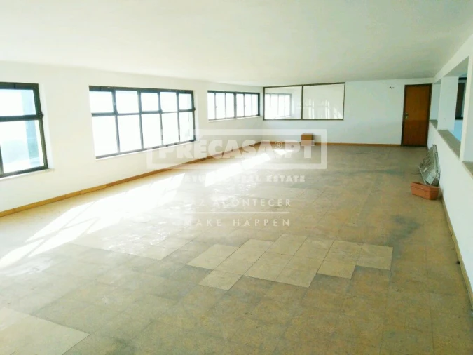 Loja para Arrendamento em Massamá e Monte Abraão Foto 15