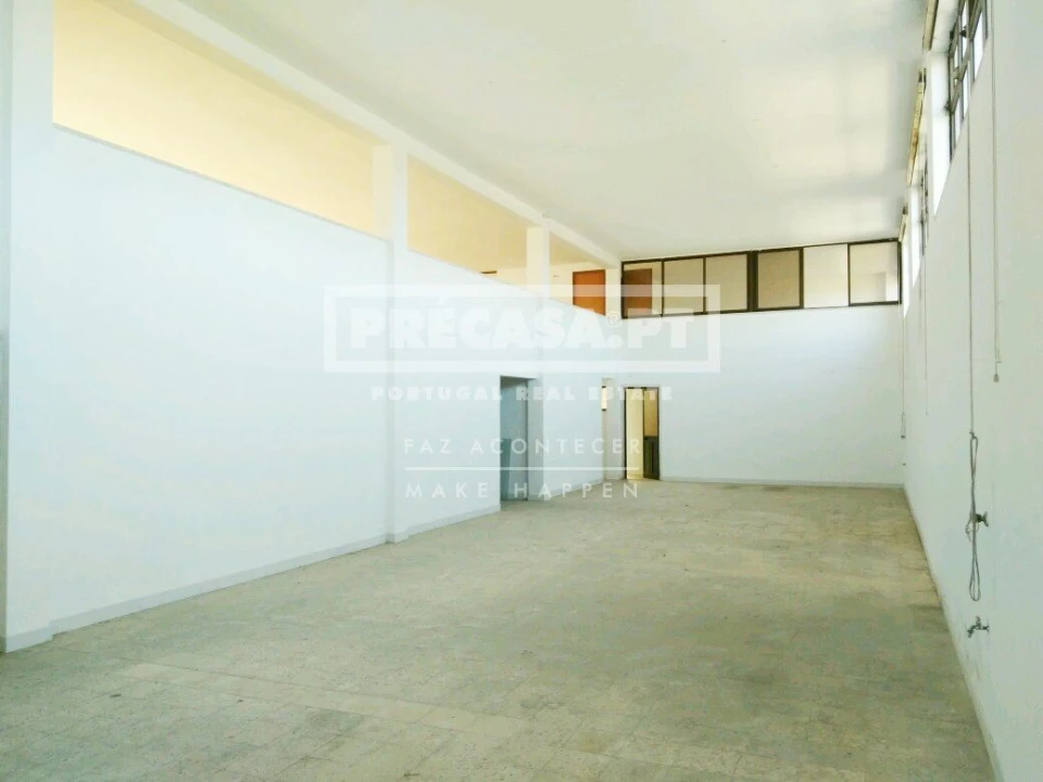 Loja para Arrendamento em Massamá e Monte Abraão Foto 11