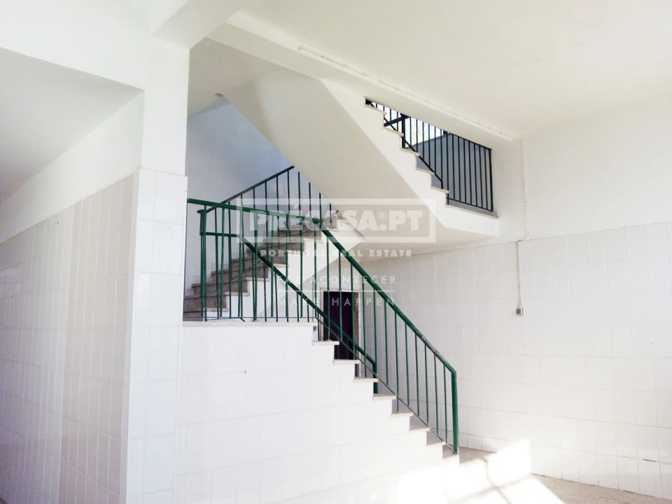 Loja para Arrendamento em Massamá e Monte Abraão Foto 6