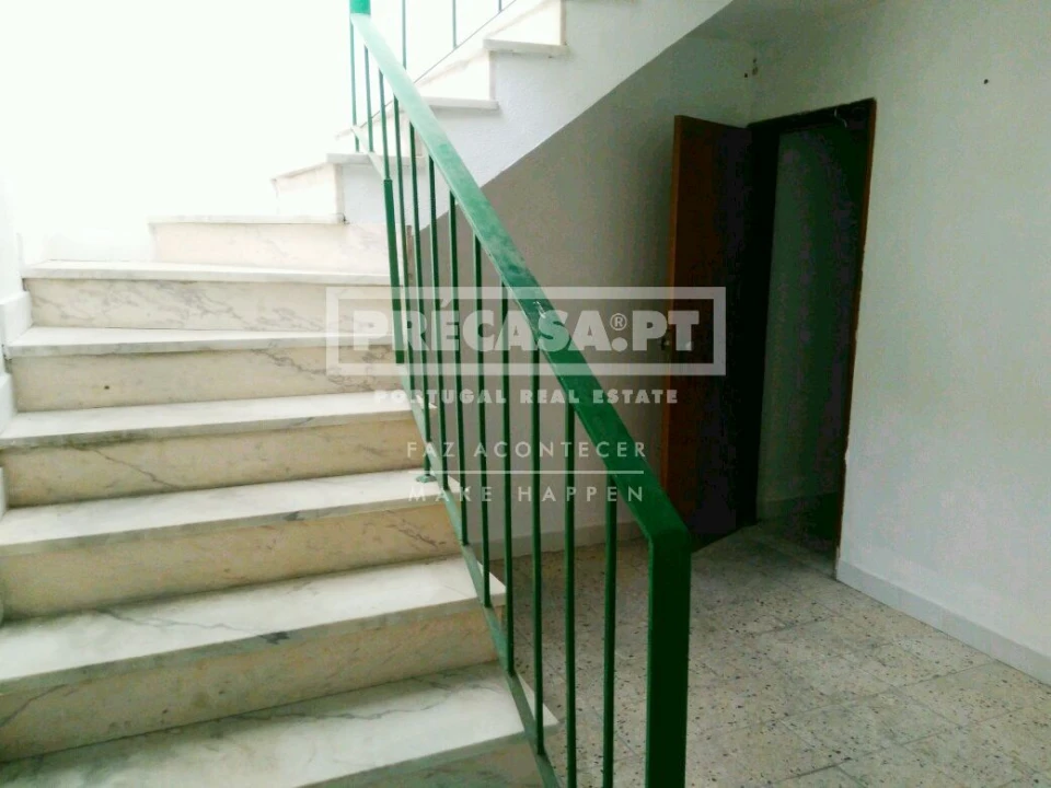 Loja para Arrendamento em Massamá e Monte Abraão Foto 13