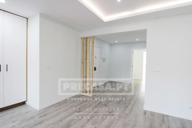 Apartamento T3 para Venda em São Domingos de Benfica Foto 2