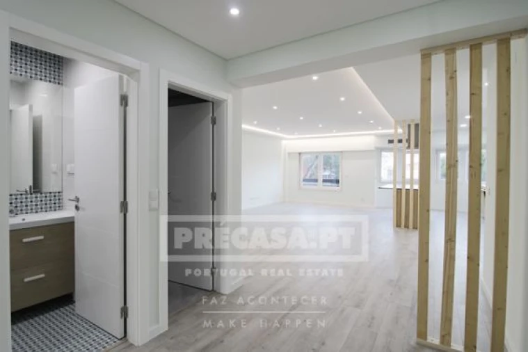 Apartamento T3 para Venda em São Domingos de Benfica Foto 3