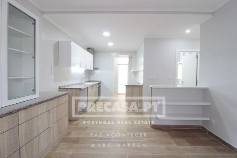 Apartamento T2 para Venda em Penha de França Foto 2