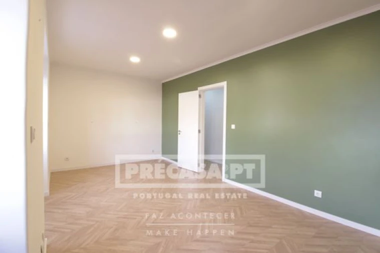 Apartamento T2 para Venda em Penha de França Foto 19