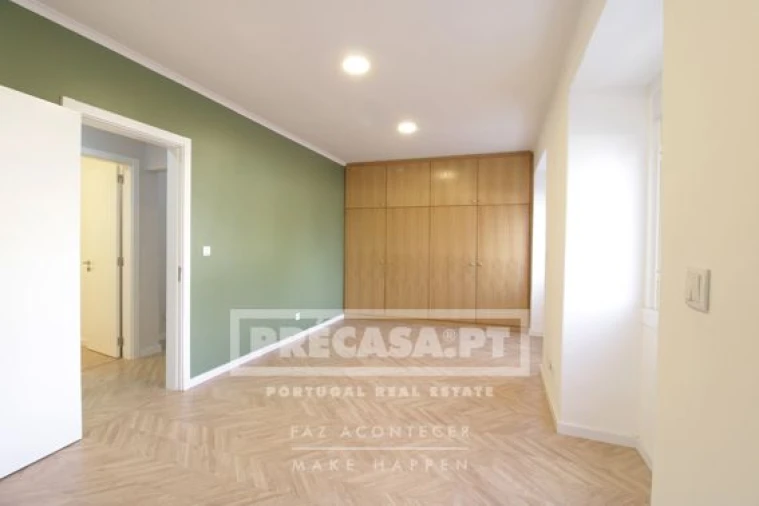 Apartamento T2 para Venda em Penha de França Foto 18