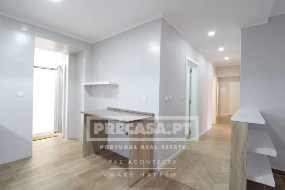 Apartamento T2 para Venda em Penha de França Foto 25