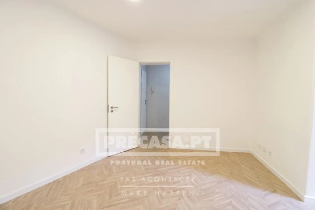 Apartamento T2 para Venda em Penha de França Foto 12