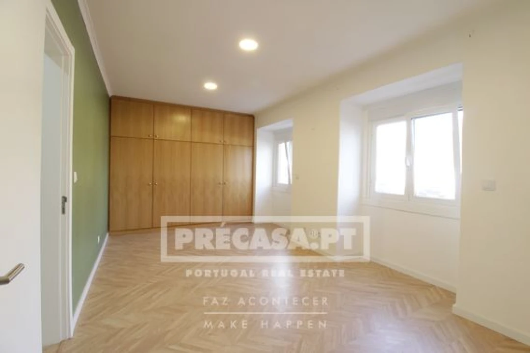 Apartamento T2 para Venda em Penha de França Foto 17