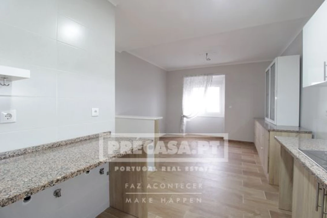 Apartamento T2 para Venda em Penha de França Foto 30