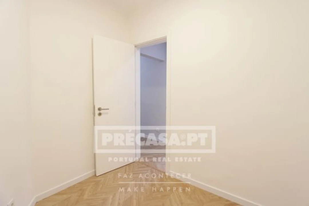 Apartamento T2 para Venda em Penha de França Foto 16