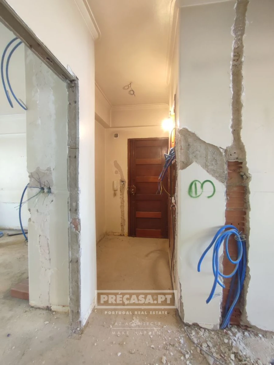 Apartamento T2 para Venda em Avenidas Novas Foto 2