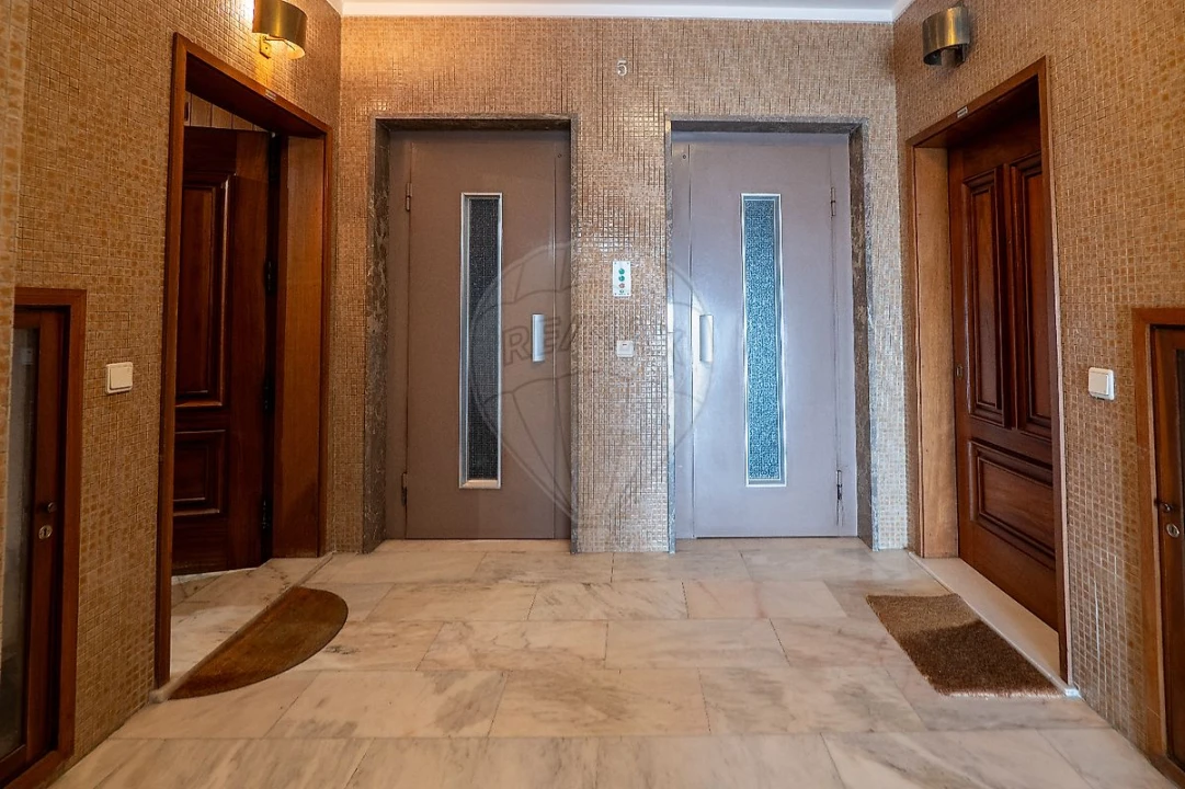 Apartamento T5 para Venda em Cedofeita, Santo Ildefonso, Sé, Miragaia, São Nicolau e Vitória Foto 28