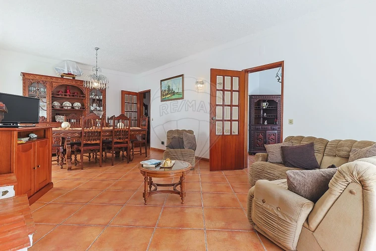 Moradia T4 para Venda em São Pedro Foto 3