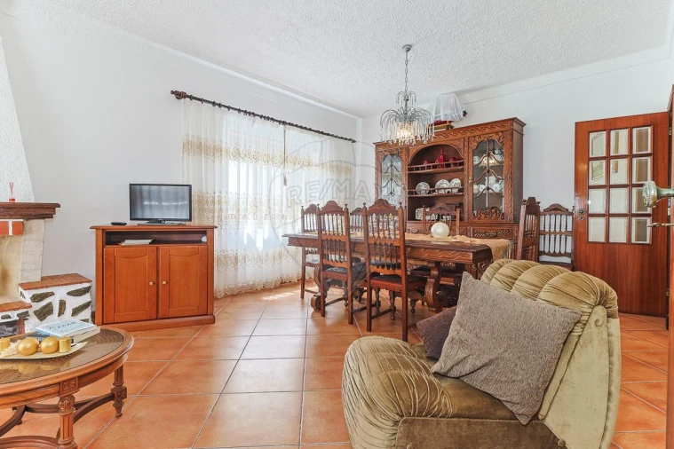 Moradia T4 para Venda em São Pedro Foto 4