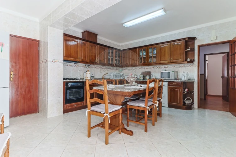 Moradia T4 para Venda em São Pedro Foto 8