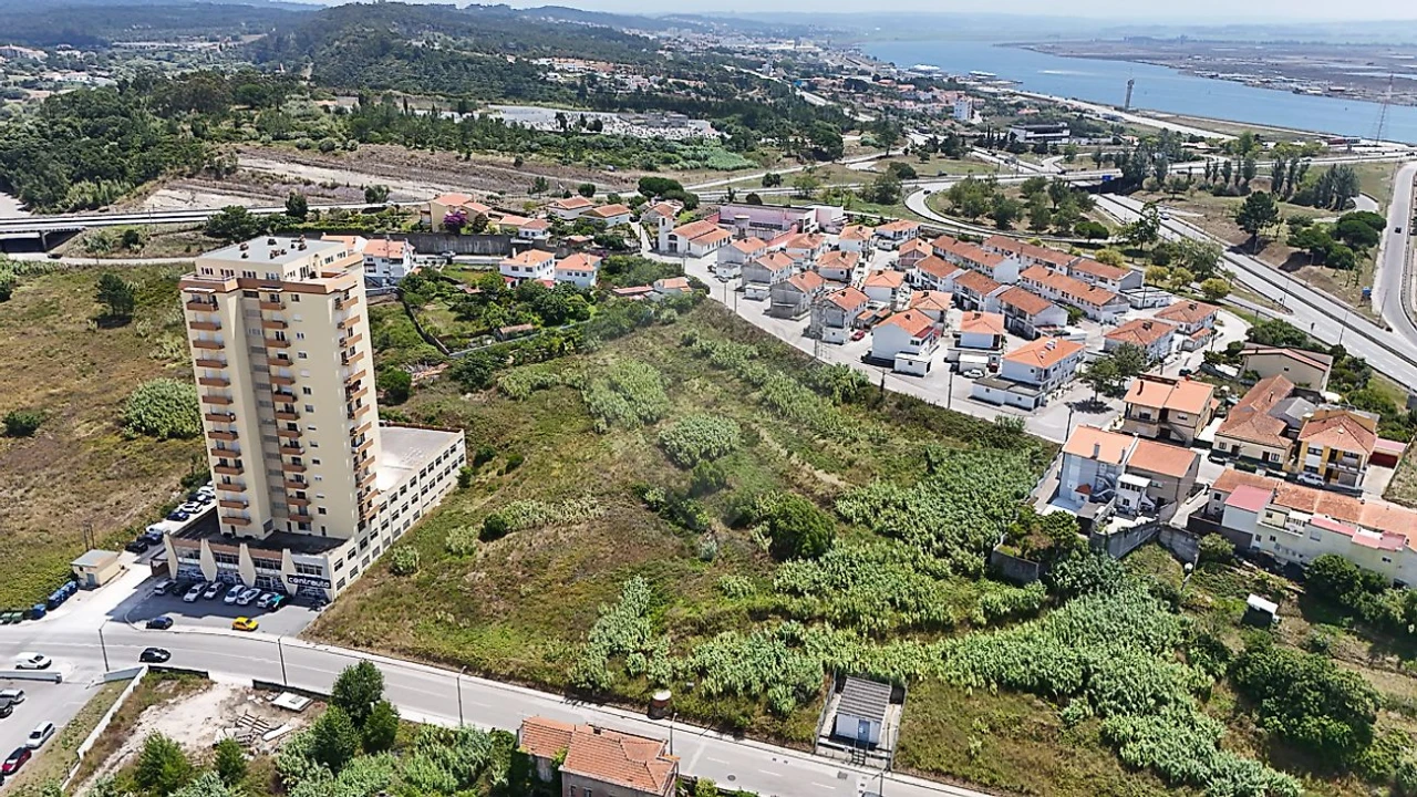 Terreno para Venda em Tavarede Foto 4