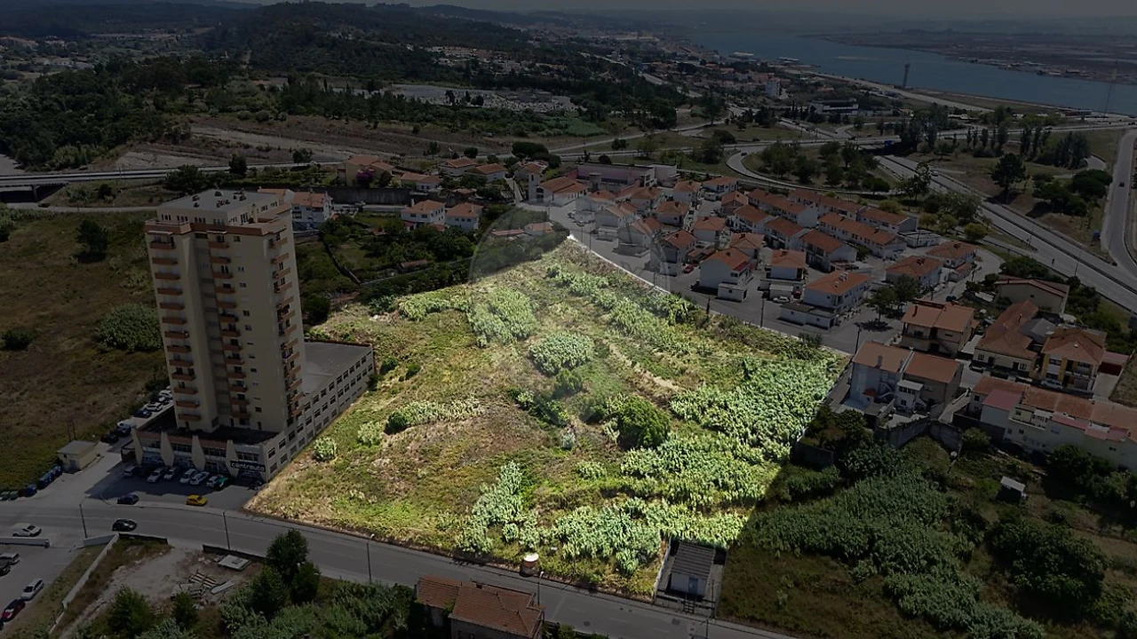 Terreno para Venda em Tavarede Foto 2
