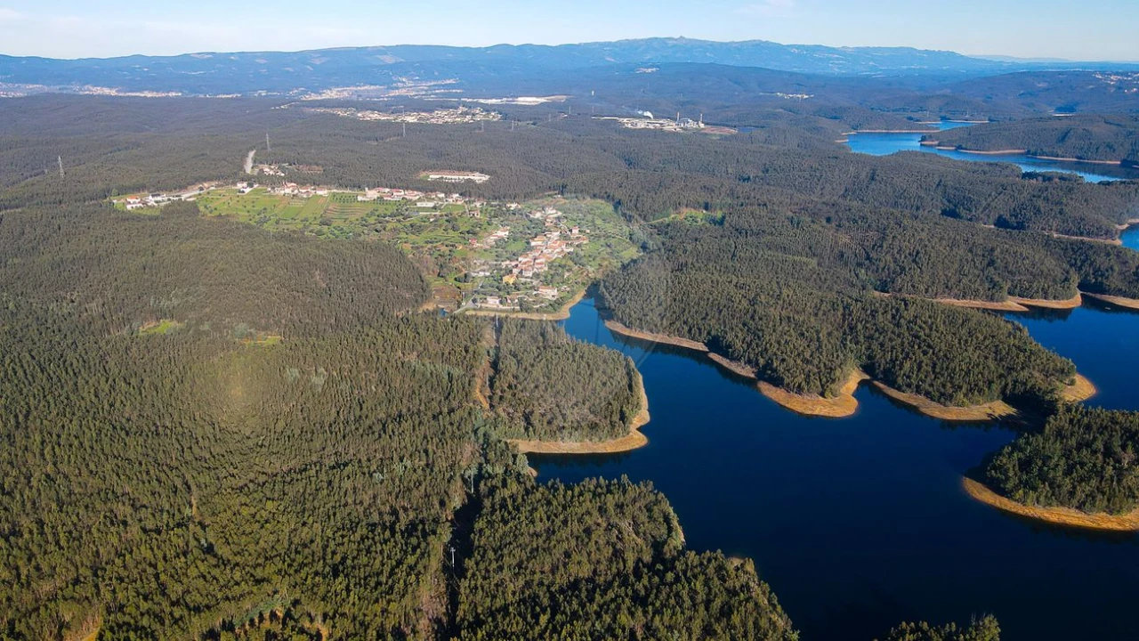 Terreno para Venda em Ovoa e Vimieiro Foto 6