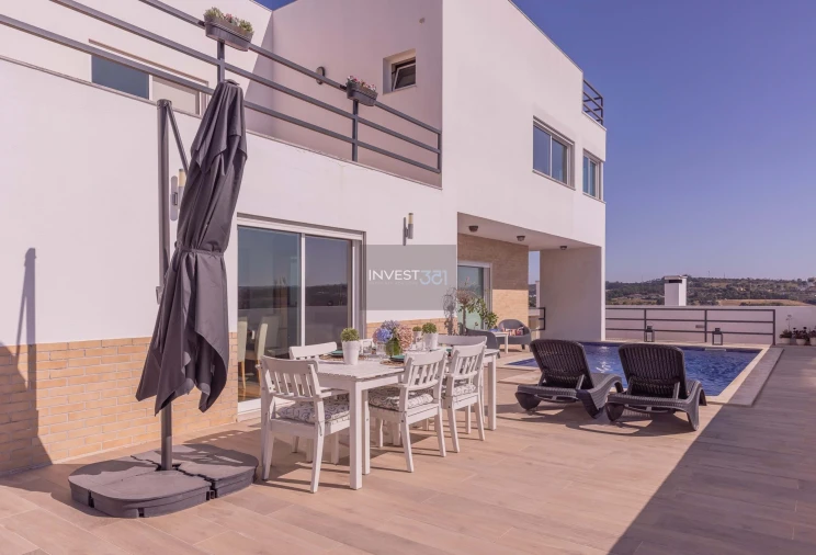 Moradia T5 para Venda em Oeiras e São Julião da Barra, Paço de Arcos e Caxias Foto 3