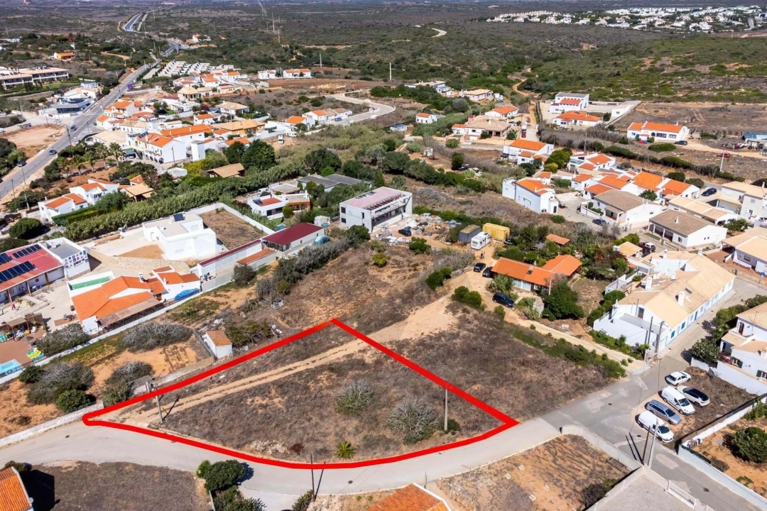 Terreno para Venda em Vila do Bispo e Raposeira Foto 1