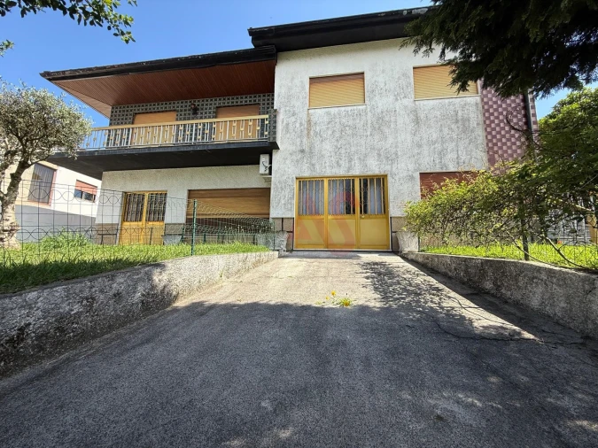 Moradia T6 para Venda em Lordelo