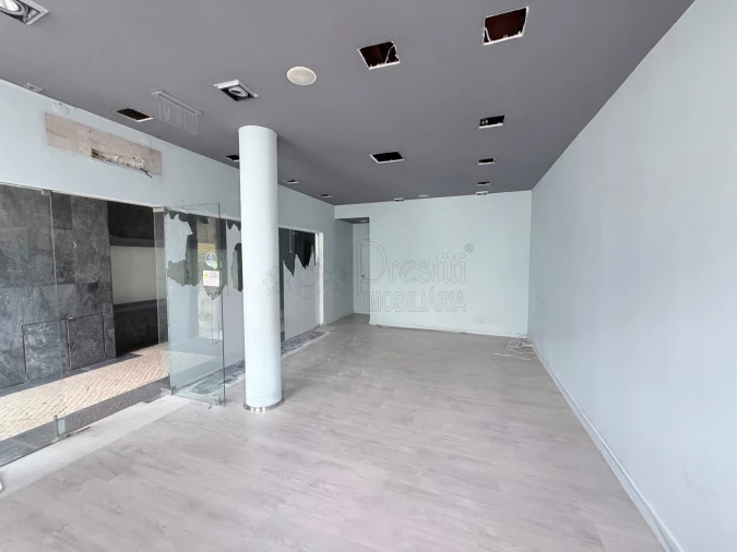 Loja para Arrendamento em Oliveira, São Paio e São Sebastião