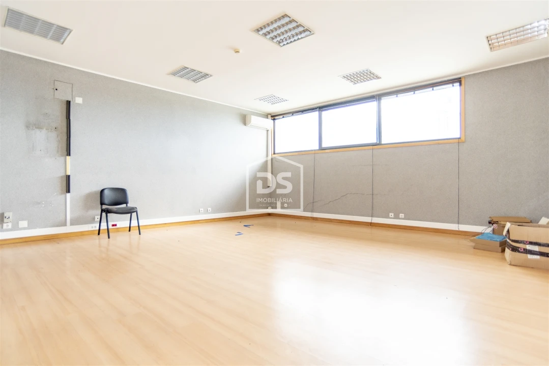 Armazém para Venda em Penafiel Foto 18