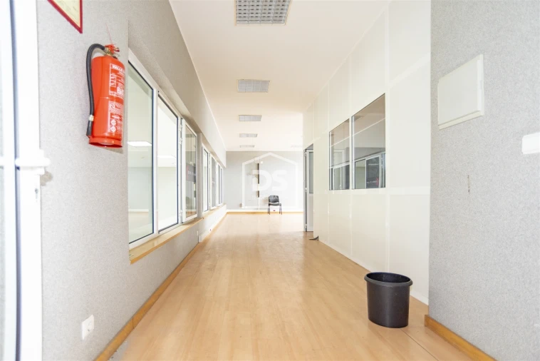 Armazém para Venda em Penafiel Foto 16